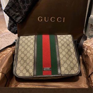 Gucci Iconic GG Supreme Messenger Bag